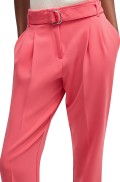 Ženske pantalone sa crtom 50490037